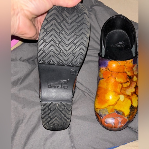 Dansko women’s multicolor nursing clogs - Picture 6 of 8